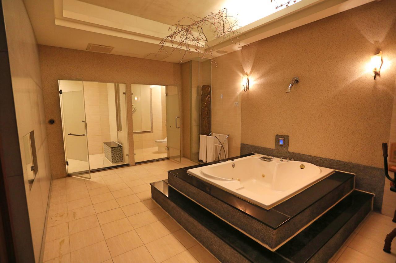 טאינאן Hua Jia Motel מראה חיצוני תמונה