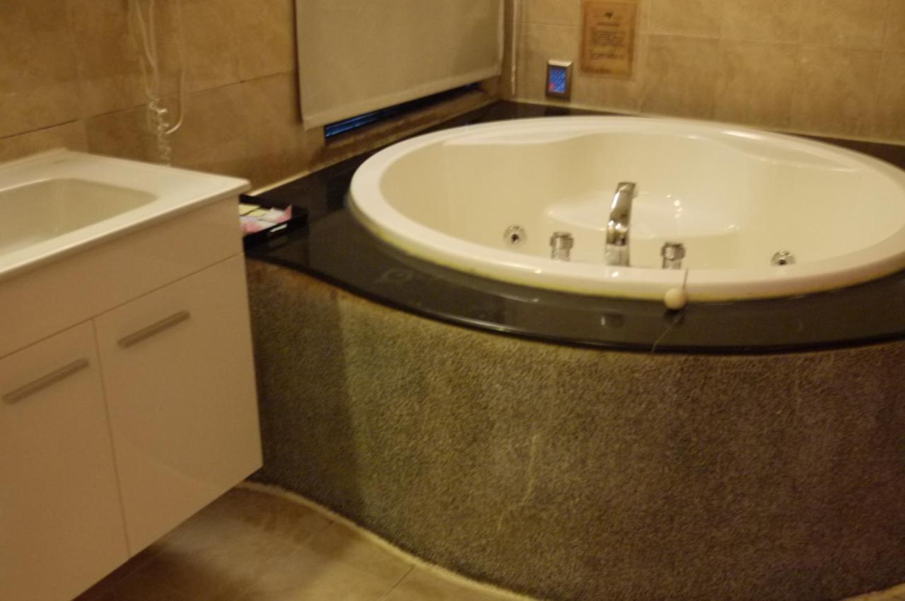 טאינאן Hua Jia Motel מראה חיצוני תמונה